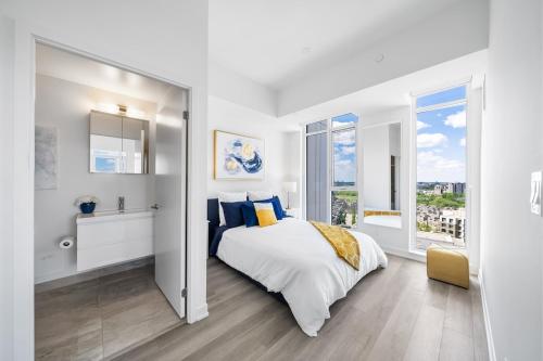 Katil atau katil-katil dalam bilik di One of a Kind Penthouse in Markham