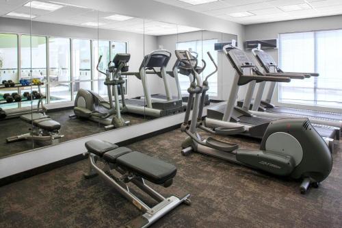 Fitness centrum a/nebo fitness zařízení v ubytování Fairfield Inn & Suites Indianapolis Avon