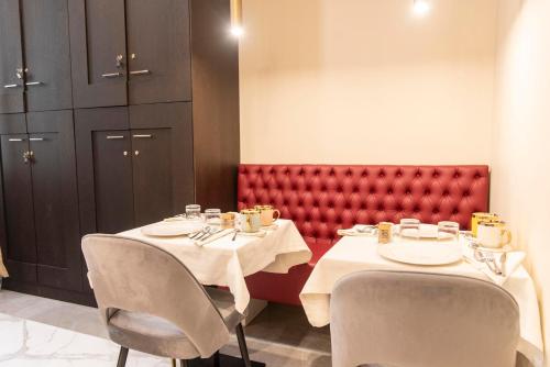 a restaurant with two tables and a red bench at Adelaide Suite Dreams in Rome