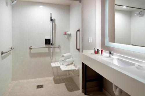 Bilik mandi di Marriott Columbus OSU