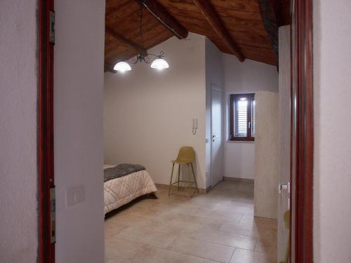 a bedroom with a bed and a table in a room at Il Cortiletto del Borgo in Pietra Montecorvino