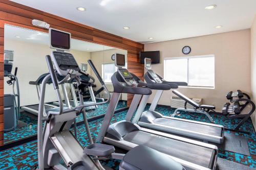 Fitness centrum a/nebo fitness zařízení v ubytování Fairfield Inn & Suites Lafayette