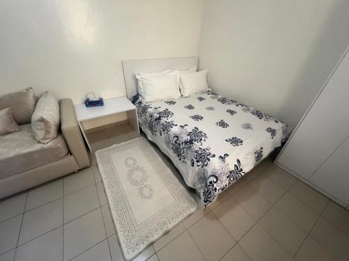 Un pat sau paturi într-o cameră la Chez Zeina - Studio Centre Ville