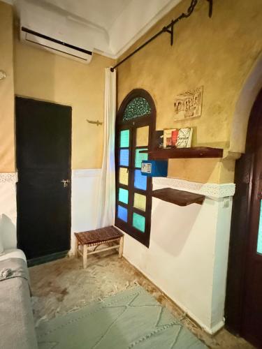 a room with a door and a window and a bench at Riad Dama & Spa in Marrakech