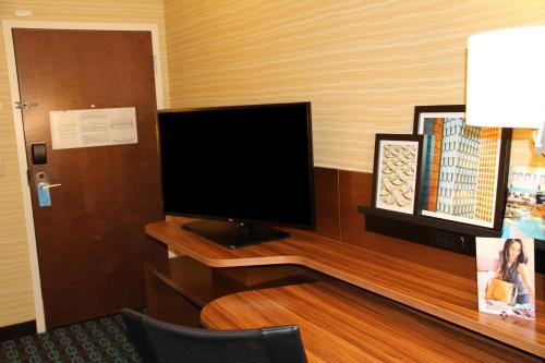a computer monitor on a desk in a hotel room at Fairfield by Marriott Inn & Suites Jonestown Lebanon Valley in Jonestown