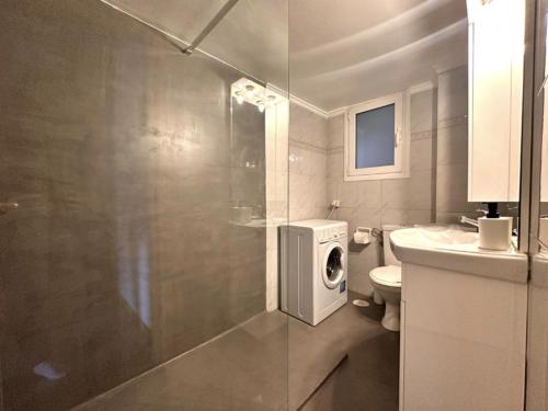 Pame Rentals - Entire Apartment with Free Parking