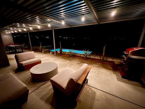Piscina de la sau aproape de Hidden Valley Cottage - Modern Home in JT Hot Tub