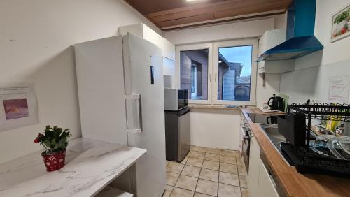 Kuchyň nebo kuchyňský kout v ubytování Gästehaus Zimmer #7 Jülich
