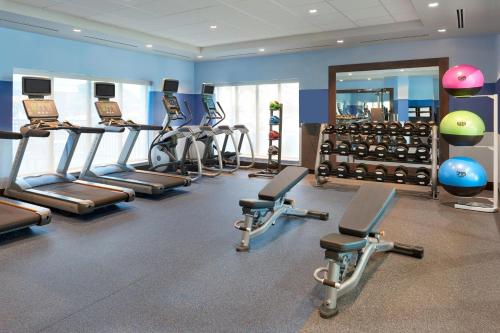 Gimnasio o instalaciones de fitness de Four Points by Sheraton Hamilton - Stoney Creek