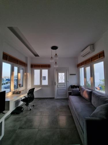 Χώρος καθιστικού στο Barewake's Place 1 Spacious Cycladic and Seaside View South Paros