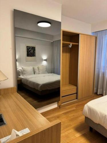 Un pat sau paturi într-o cameră la Appartement Notre-Dame