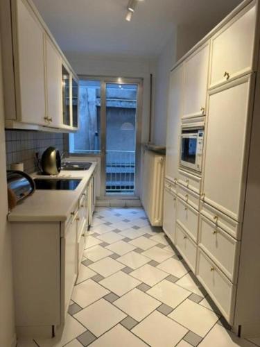 O bucătărie sau chicinetă la Appartement Notre-Dame