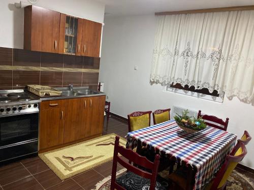 Η κουζίνα ή μικρή κουζίνα στο Apartman Nikola