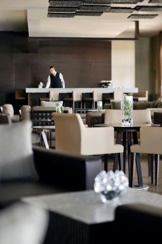 Constantine Marriott Hotelにあるレストランまたは飲食店