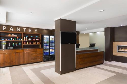 a pantry in a hotel lobby with a pharmacy at Four Points by Sheraton Surrey in Surrey