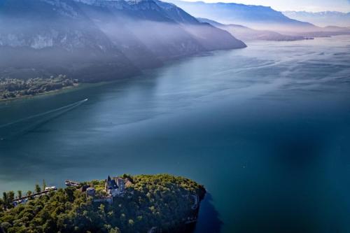 an island in the middle of a body of water at Villa avec vue lac panoramique proche de la plage in Conjux