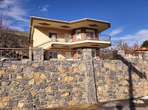 Φωτογραφία από το άλμπουμ του σπιτοκαλυβάκι στη Φλώρινα