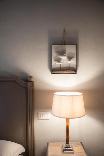 a lamp on a table next to a bed at Le Antiche Mura 2 in Guastalla