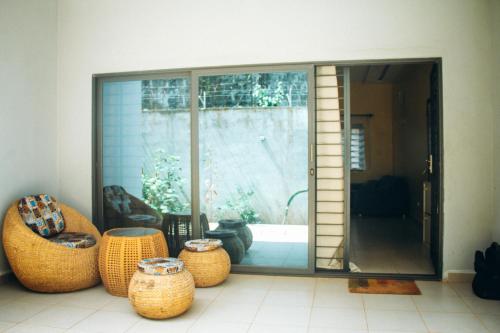 Posezení v ubytování maison 3 pièces tranquille à Calavi