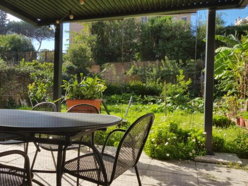 EUR Charme con Giardino Privato