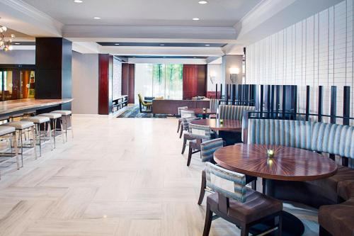 Dallas Marriott Suites Medical/Market Center Image