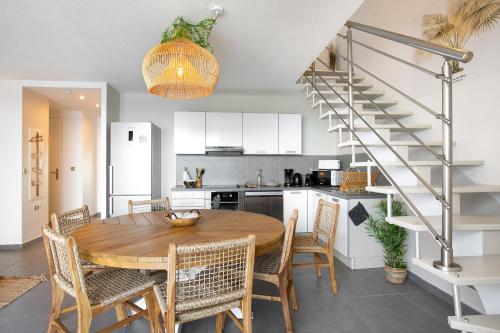 Kuchyň nebo kuchyňský kout v ubytování Sur la plage de Grand Case - Entièrement rénové - 2ch duplex - 6p