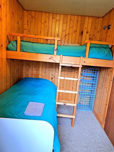 Ένα ή περισσότερα κρεβάτια σε δωμάτιο στο Plodda Lodge at Lochletter Lodges