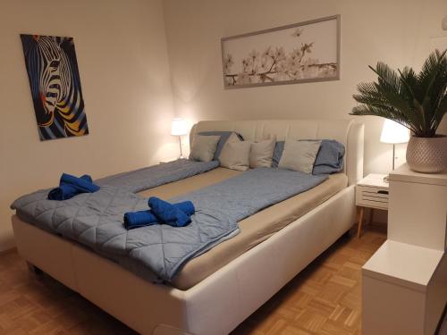 a couch with blue pillows on it in a living room at Graz! Ruhe an der Mur - zentral in Graz