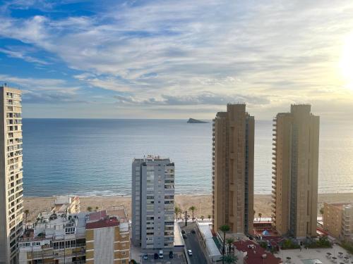 Apartamento con jacuzzi, sauna, gimnasio y piscina enfrente del mar