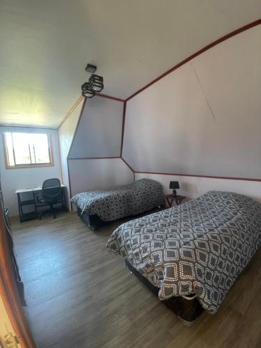 Ένα ή περισσότερα κρεβάτια σε δωμάτιο στο Hostal camino del río