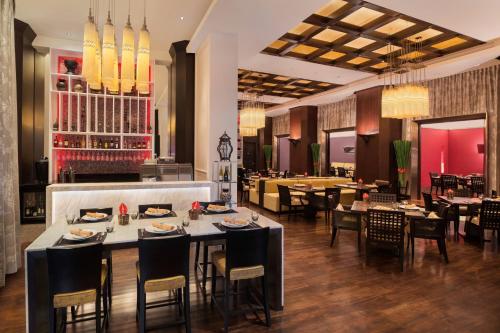 En restaurant eller et andet spisested på Sheraton Grande Sukhumvit, a Luxury Collection Hotel, Bangkok