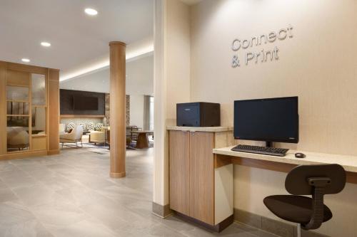 a office with a desk with a computer on it at Fairfield Inn & Suites by Marriott Boulder Longmont in Longmont