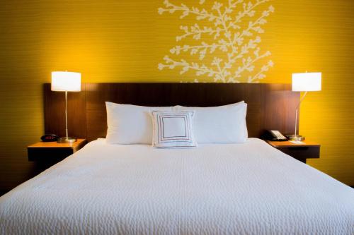 Кровать или кровати в номере Fairfield Inn & Suites by Marriott Fort Walton Beach-West Destin