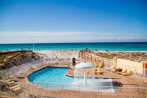 Бассейн в Fairfield Inn & Suites by Marriott Fort Walton Beach-West Destin или поблизости