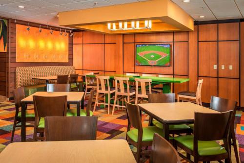 Fairfield Inn & Suites by Marriott Frederickにあるレストランまたは飲食店