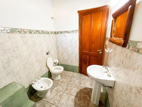 Bilik mandi di Cabañas El Bosque