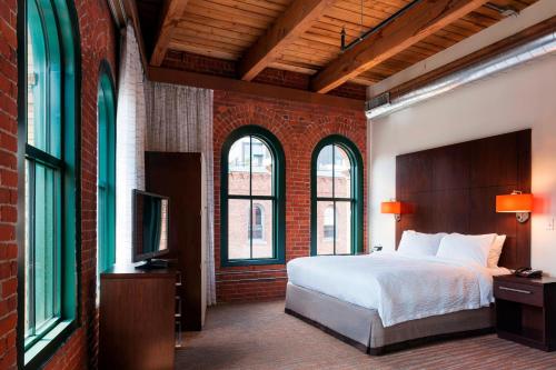Residence Inn by Marriott Boston Downtown Seaport Image