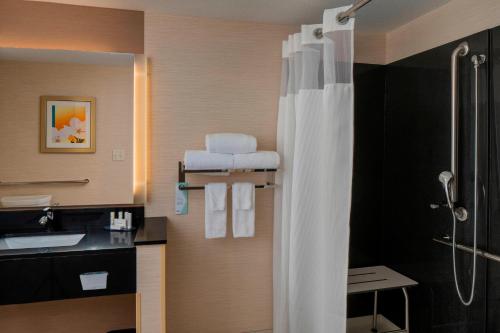 Ванная комната в Fairfield Inn & Suites by Marriott Batesville
