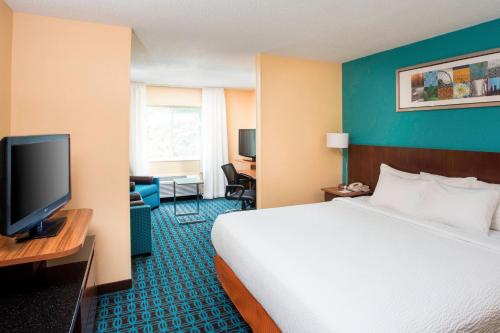 TV o dispositivi per l'intrattenimento presso Fairfield Inn & Suites by Marriott Quincy