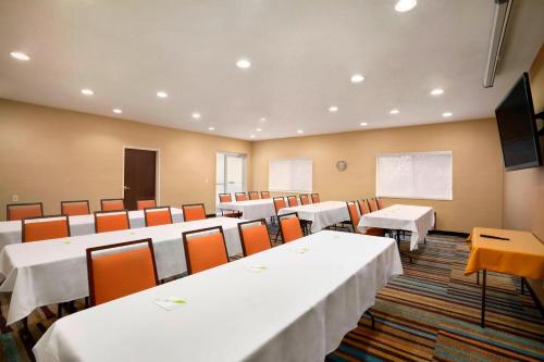 Zona business o sala conferenze di Fairfield Inn & Suites by Marriott Quincy