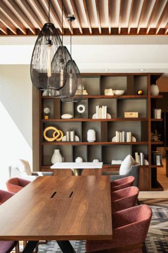 a dining room with a wooden table and chairs at Palm Beach Gardens Marriott in Palm Beach Gardens