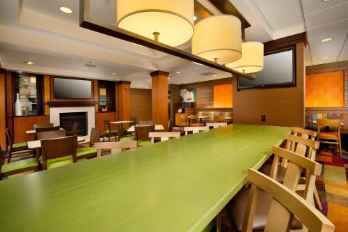 Χώρος καθιστικού στο Fairfield Inn & Suites Germantown Gaithersburg