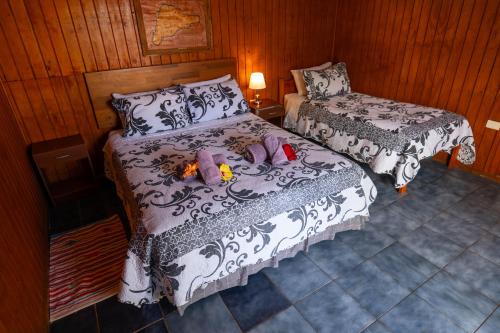 Una cama o camas en una habitación de KeuhenuaEcoHostal