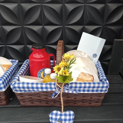 Makanan di atau berdekatan apartmen