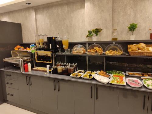 Makanan di atau berdekatan apartmen