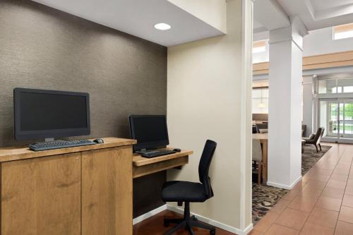 Телевизор и/или развлекательный центр в Residence Inn Chattanooga Near Hamilton Place