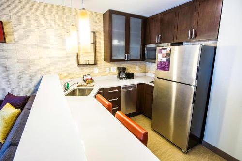 Η κουζίνα ή μικρή κουζίνα στο Residence Inn by Marriott Columbia West/Lexington