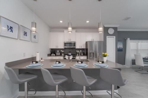 Brand New Luxury 5 Bedroom pool Home 272 photo 5