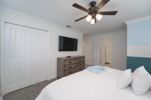 Brand New Luxury 5 Bedroom pool Home 272 photo 17