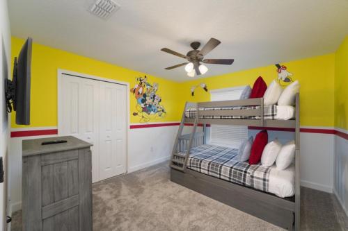 Brand New Luxury 5 Bedroom pool Home 272 photo 3